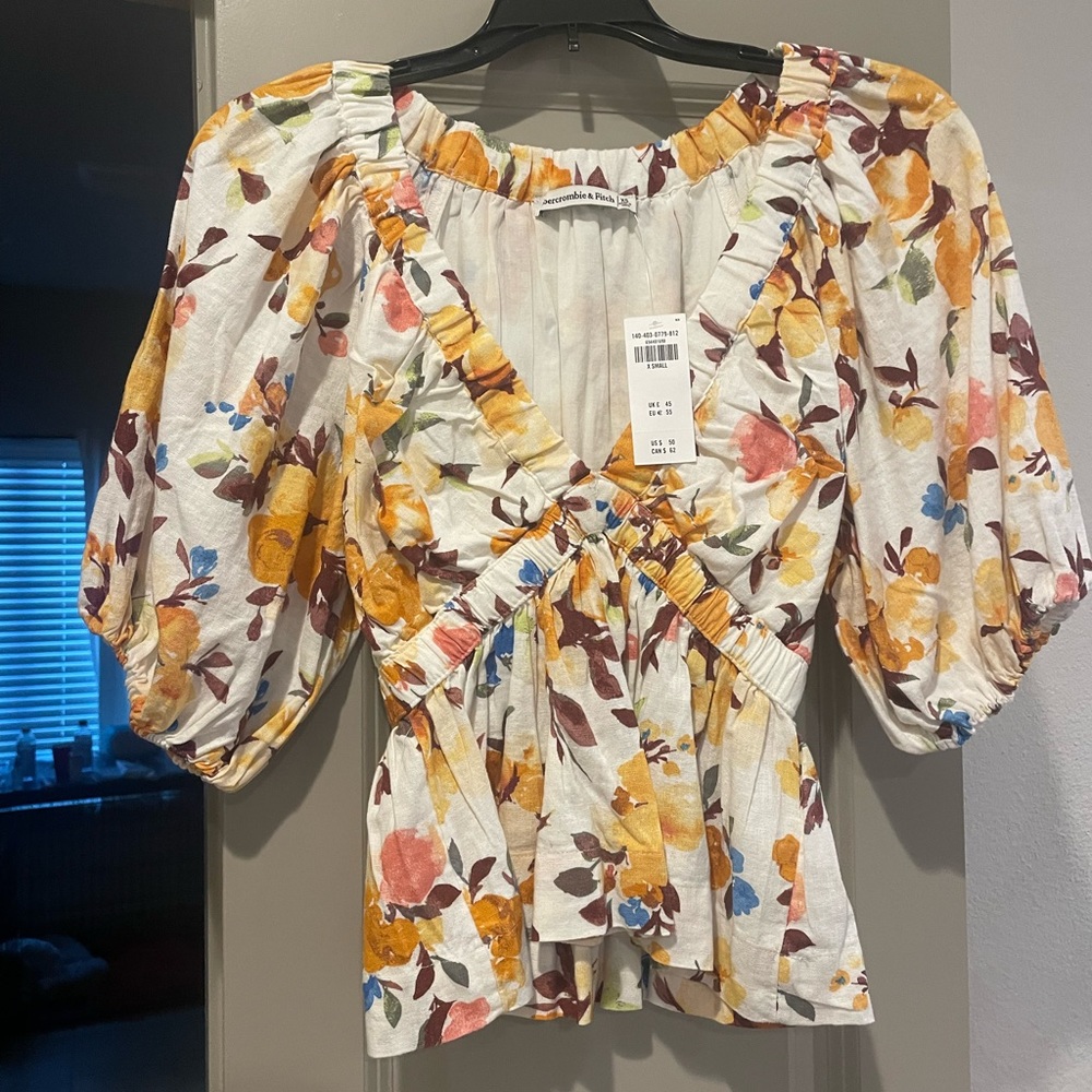 NWT Abercrombie & Fitch blouse size medium